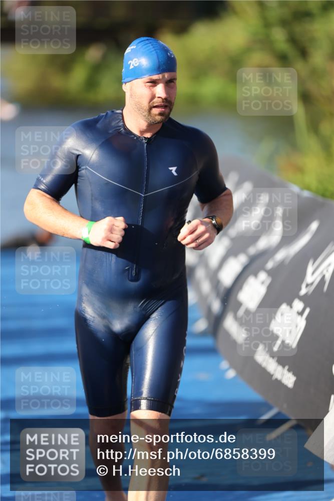 25.08.2024 - Elbe Triathlon Hamburg H.Heesch http://msf.ph/oto/6858399 25.08.2024 09:08:11 Schwimmen 268, 269, 279, 300, 359 meine-sportfotos.de