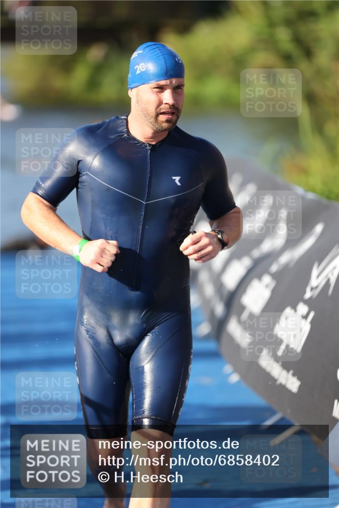 25.08.2024 - Elbe Triathlon Hamburg H.Heesch http://msf.ph/oto/6858402 25.08.2024 09:08:11 Schwimmen 268, 269, 279, 300, 359 meine-sportfotos.de