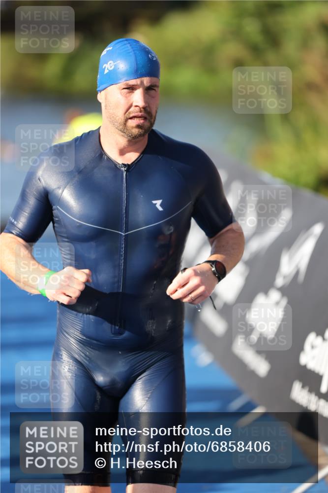 25.08.2024 - Elbe Triathlon Hamburg H.Heesch http://msf.ph/oto/6858406 25.08.2024 09:08:12 Schwimmen 268, 269, 279, 300, 359 meine-sportfotos.de