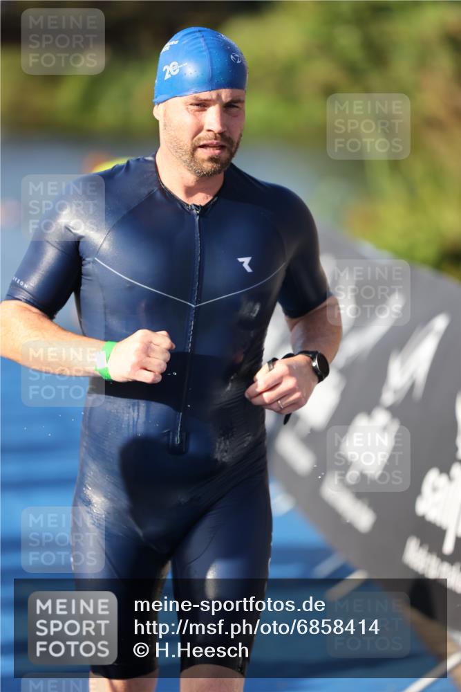 25.08.2024 - Elbe Triathlon Hamburg H.Heesch http://msf.ph/oto/6858414 25.08.2024 09:08:12 Schwimmen 268, 269, 279, 300, 359 meine-sportfotos.de