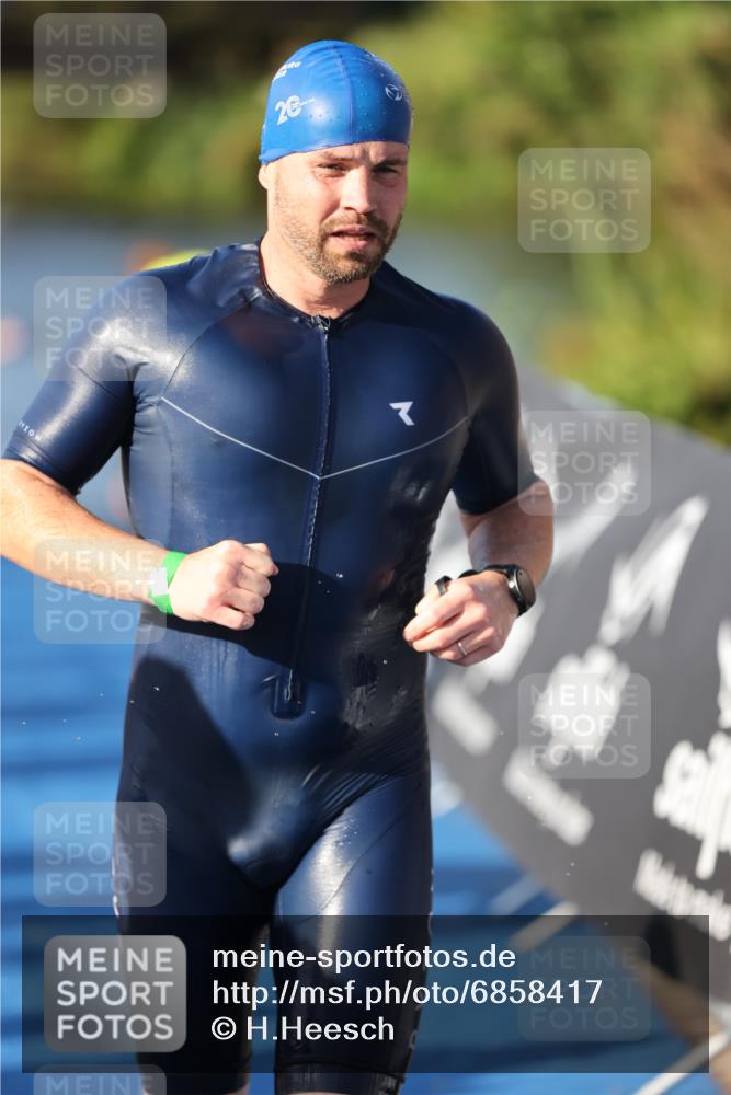 25.08.2024 - Elbe Triathlon Hamburg H.Heesch http://msf.ph/oto/6858417 25.08.2024 09:08:12 Schwimmen 268, 269, 279, 300, 359 meine-sportfotos.de