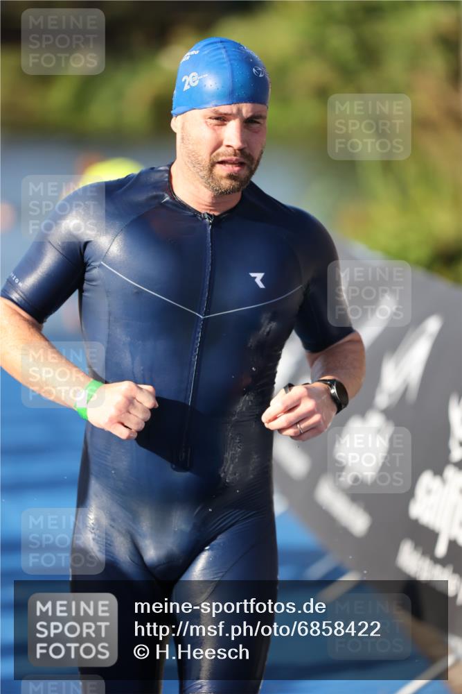 25.08.2024 - Elbe Triathlon Hamburg H.Heesch http://msf.ph/oto/6858422 25.08.2024 09:08:12 Schwimmen 268, 269, 279, 300, 359 meine-sportfotos.de