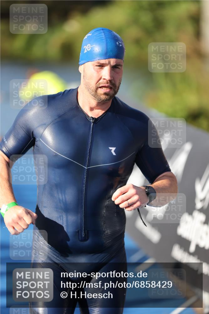 25.08.2024 - Elbe Triathlon Hamburg H.Heesch http://msf.ph/oto/6858429 25.08.2024 09:08:12 Schwimmen 268, 269, 279, 300, 359 meine-sportfotos.de