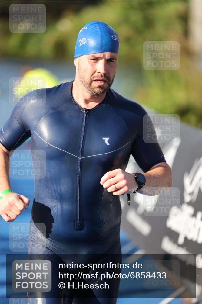 25.08.2024 - Elbe Triathlon Hamburg H.Heesch http://msf.ph/oto/6858433 25.08.2024 09:08:12 Schwimmen 268, 269, 279, 300, 359 meine-sportfotos.de