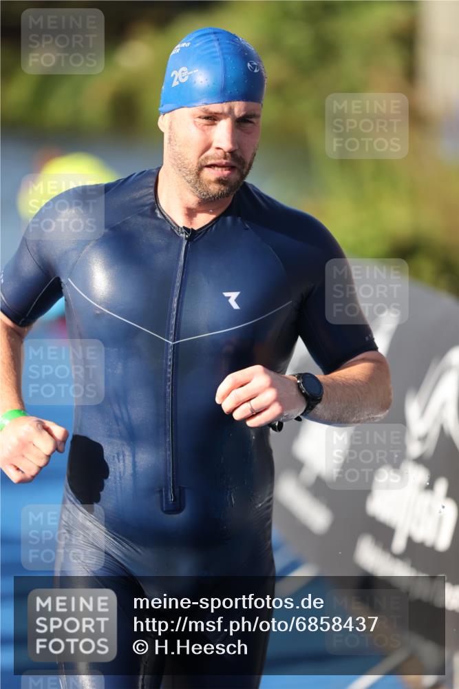 25.08.2024 - Elbe Triathlon Hamburg H.Heesch http://msf.ph/oto/6858437 25.08.2024 09:08:12 Schwimmen 268, 269, 279, 300, 359 meine-sportfotos.de