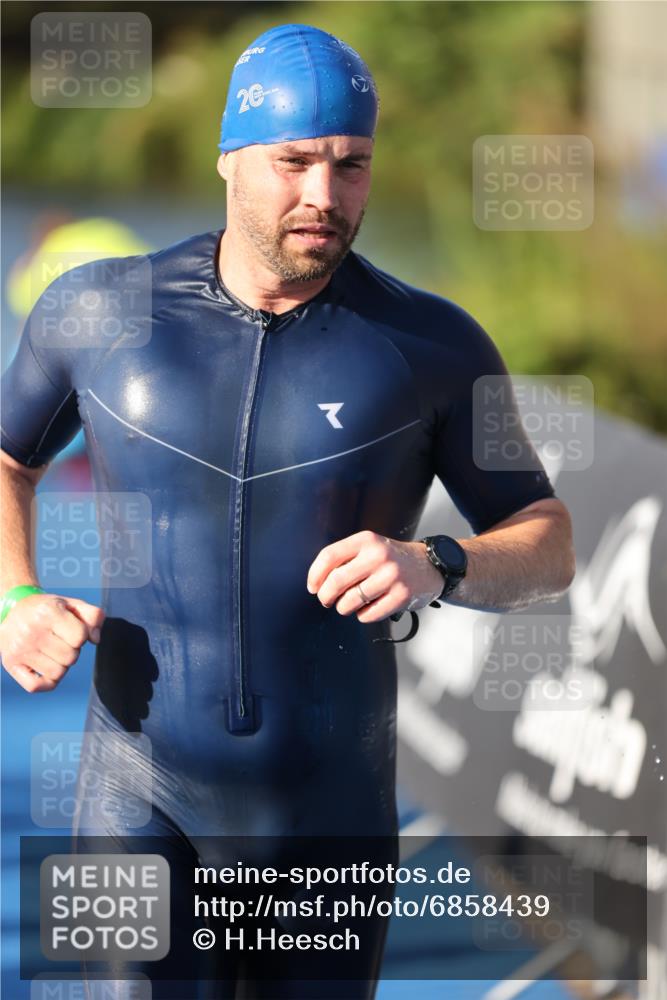 25.08.2024 - Elbe Triathlon Hamburg H.Heesch http://msf.ph/oto/6858439 25.08.2024 09:08:12 Schwimmen 268, 269, 279, 300, 359 meine-sportfotos.de