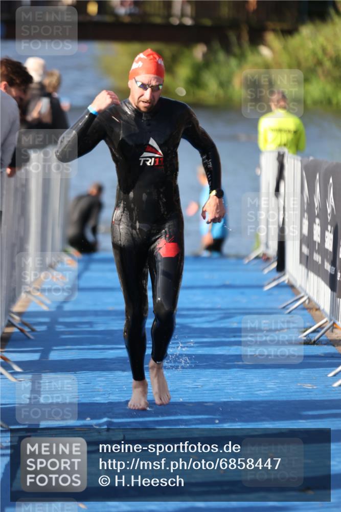 25.08.2024 - Elbe Triathlon Hamburg H.Heesch http://msf.ph/oto/6858447 25.08.2024 09:08:32 Schwimmen 300, 319, 391 meine-sportfotos.de