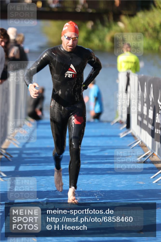 25.08.2024 - Elbe Triathlon Hamburg H.Heesch http://msf.ph/oto/6858460 25.08.2024 09:08:32 Schwimmen 300, 319, 391 meine-sportfotos.de