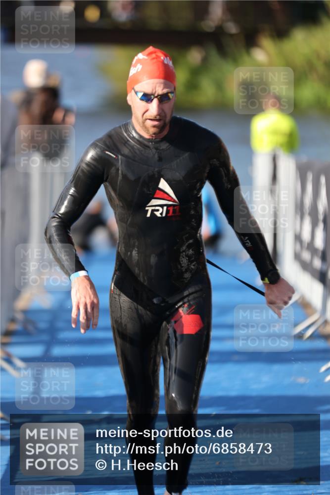 25.08.2024 - Elbe Triathlon Hamburg H.Heesch http://msf.ph/oto/6858473 25.08.2024 09:08:33 Schwimmen 319, 391 meine-sportfotos.de