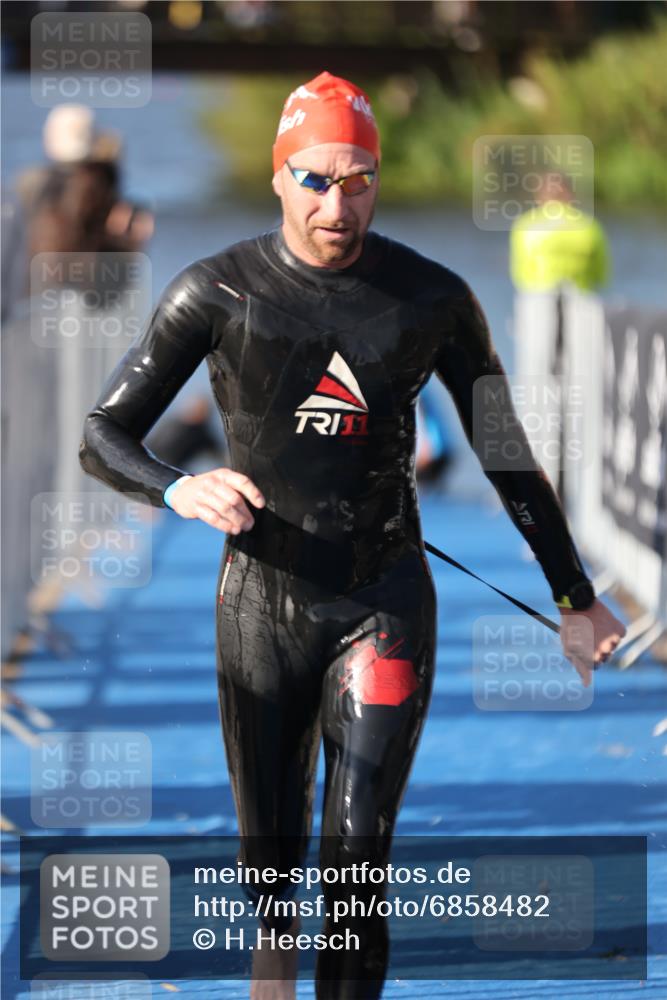 25.08.2024 - Elbe Triathlon Hamburg H.Heesch http://msf.ph/oto/6858482 25.08.2024 09:08:33 Schwimmen 319, 391 meine-sportfotos.de