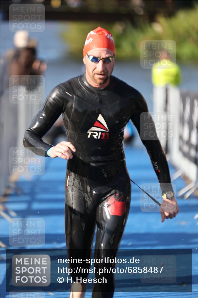 25.08.2024 - Elbe Triathlon Hamburg H.Heesch http://msf.ph/oto/6858487 25.08.2024 09:08:33 Schwimmen 319, 391 meine-sportfotos.de