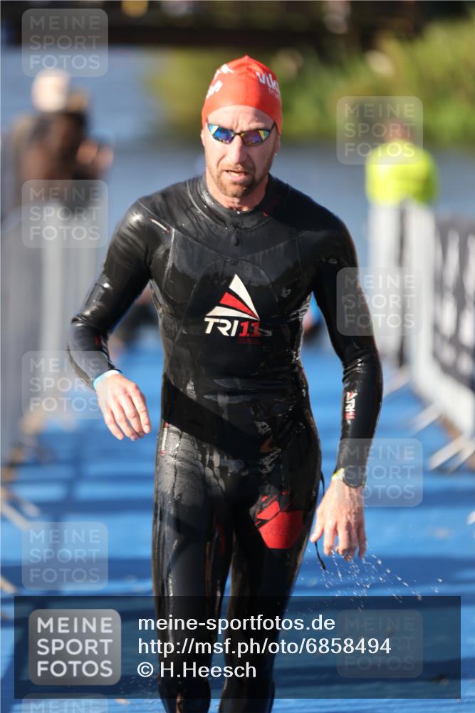 25.08.2024 - Elbe Triathlon Hamburg H.Heesch http://msf.ph/oto/6858494 25.08.2024 09:08:33 Schwimmen 319, 391 meine-sportfotos.de