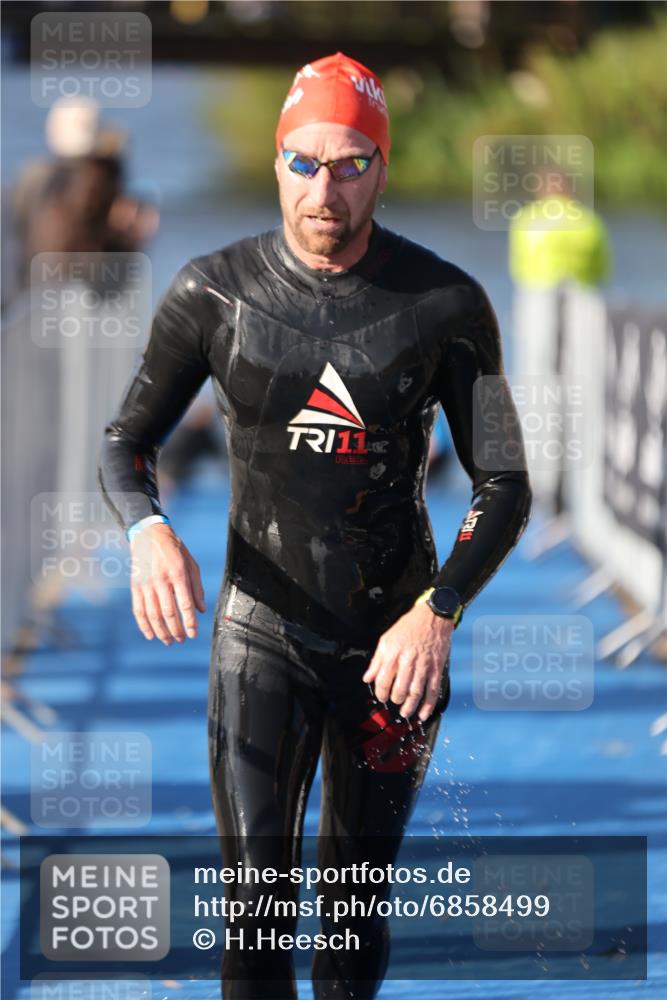 25.08.2024 - Elbe Triathlon Hamburg H.Heesch http://msf.ph/oto/6858499 25.08.2024 09:08:33 Schwimmen 319, 391 meine-sportfotos.de