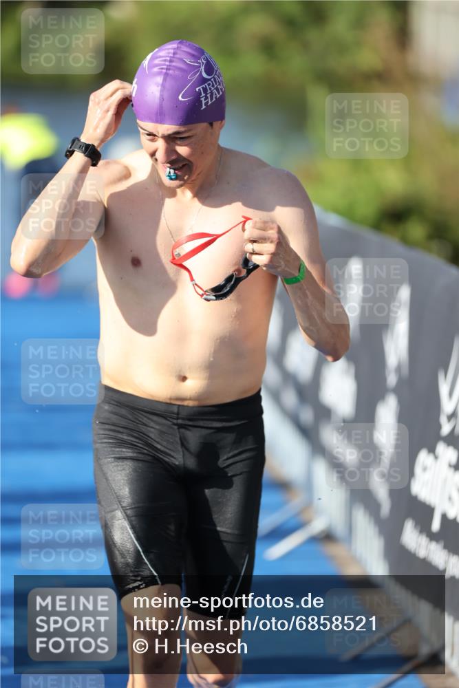 25.08.2024 - Elbe Triathlon Hamburg H.Heesch http://msf.ph/oto/6858521 25.08.2024 09:08:48 Schwimmen 319, 391 meine-sportfotos.de