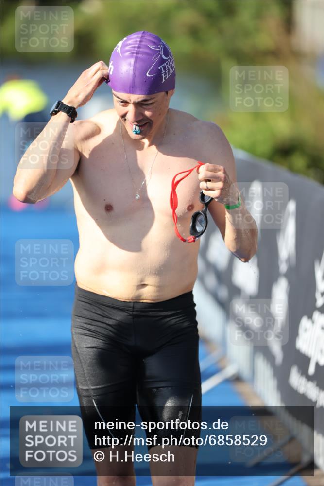 25.08.2024 - Elbe Triathlon Hamburg H.Heesch http://msf.ph/oto/6858529 25.08.2024 09:08:48 Schwimmen 319, 391 meine-sportfotos.de
