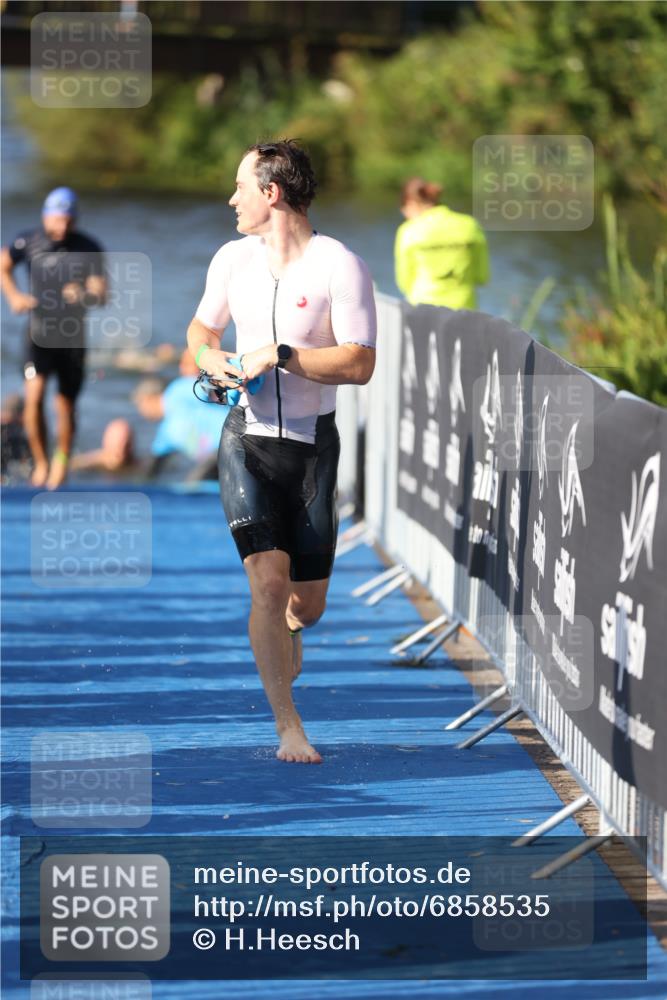25.08.2024 - Elbe Triathlon Hamburg H.Heesch http://msf.ph/oto/6858535 25.08.2024 09:09:23 Schwimmen 199, 200, 213, 267, 327 meine-sportfotos.de