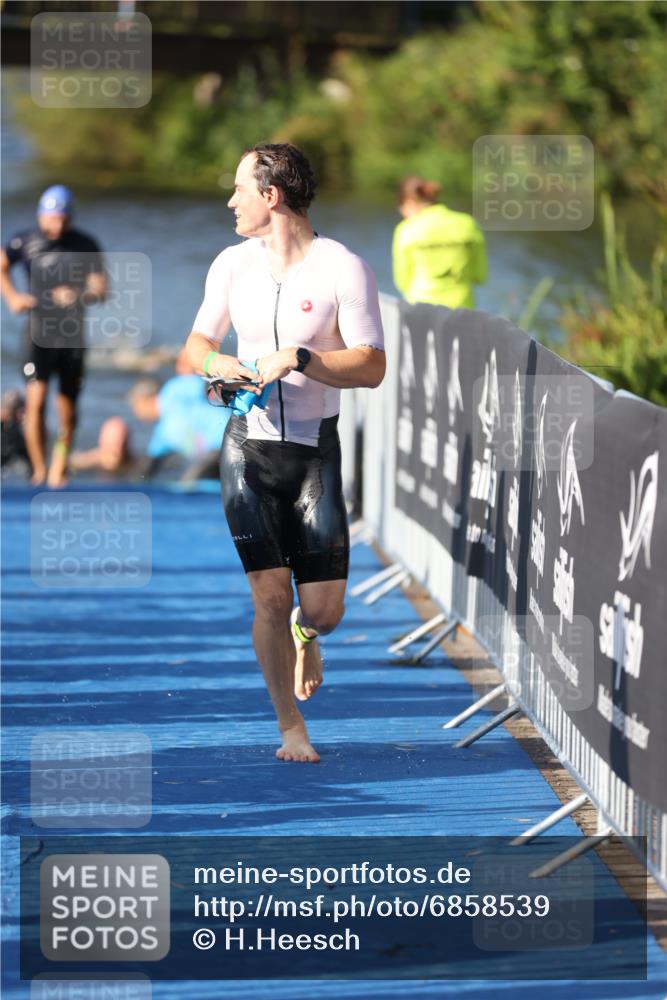 25.08.2024 - Elbe Triathlon Hamburg H.Heesch http://msf.ph/oto/6858539 25.08.2024 09:09:23 Schwimmen 199, 200, 213, 267, 327 meine-sportfotos.de