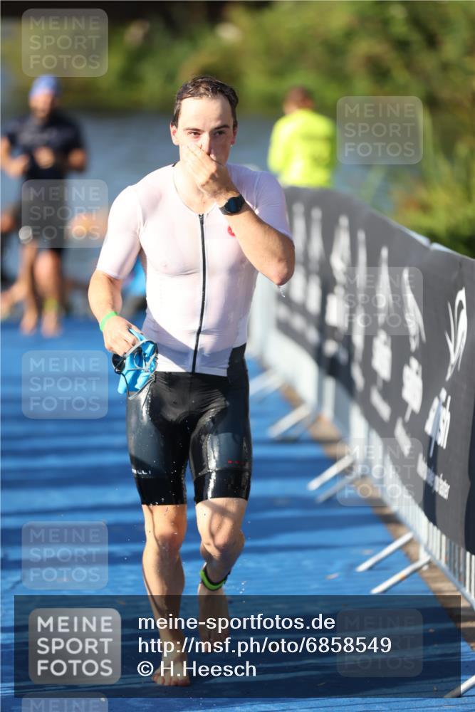25.08.2024 - Elbe Triathlon Hamburg H.Heesch http://msf.ph/oto/6858549 25.08.2024 09:09:24 Schwimmen 199, 200, 213, 267, 327 meine-sportfotos.de