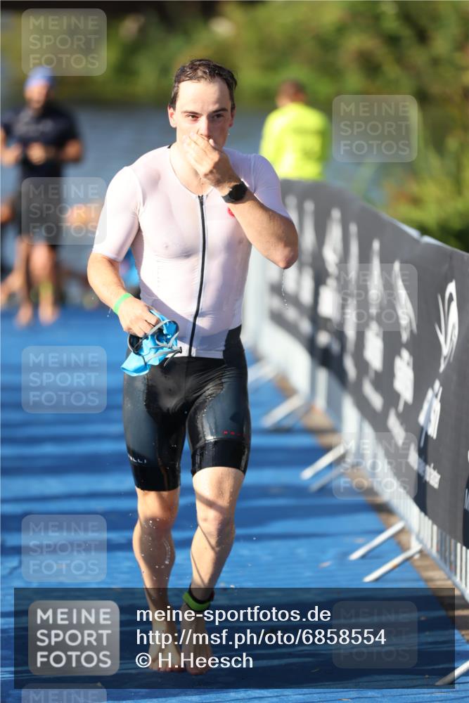 25.08.2024 - Elbe Triathlon Hamburg H.Heesch http://msf.ph/oto/6858554 25.08.2024 09:09:24 Schwimmen 199, 200, 213, 267, 327 meine-sportfotos.de