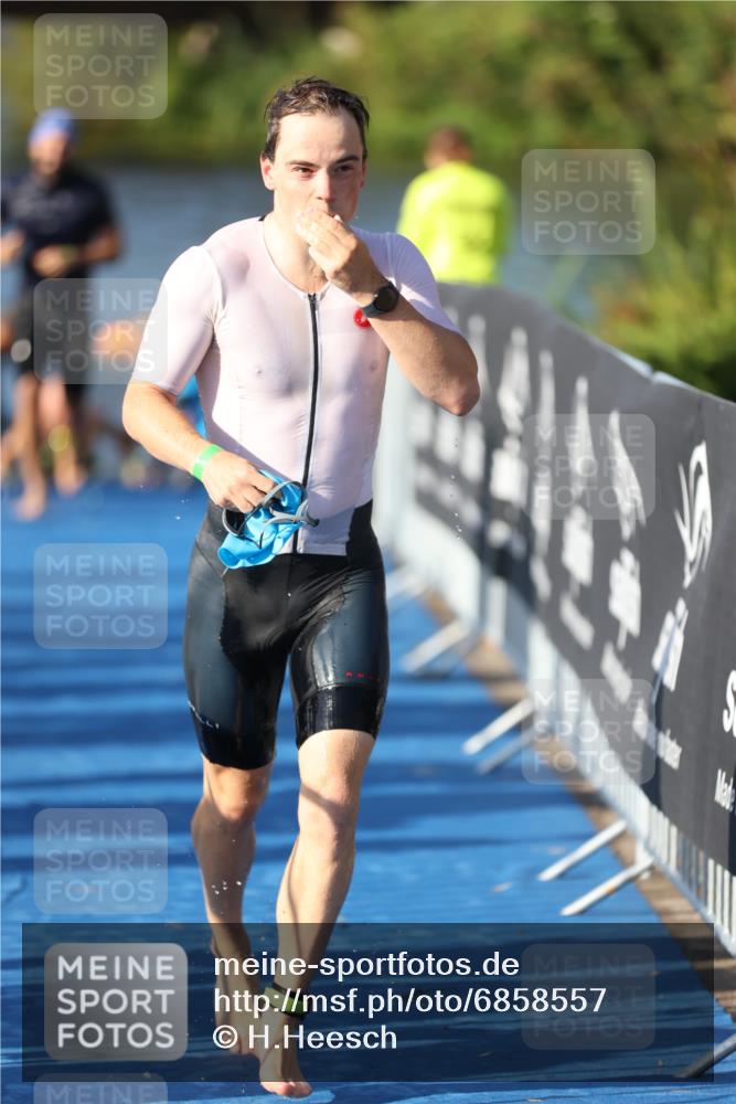 25.08.2024 - Elbe Triathlon Hamburg H.Heesch http://msf.ph/oto/6858557 25.08.2024 09:09:24 Schwimmen 199, 200, 213, 267, 327 meine-sportfotos.de