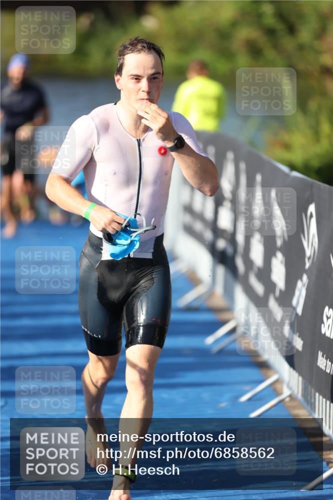 25.08.2024 - Elbe Triathlon Hamburg H.Heesch http://msf.ph/oto/6858562 25.08.2024 09:09:24 Schwimmen 199, 200, 213, 267, 327 meine-sportfotos.de