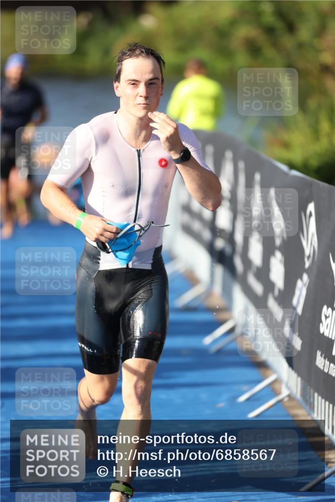 25.08.2024 - Elbe Triathlon Hamburg H.Heesch http://msf.ph/oto/6858567 25.08.2024 09:09:24 Schwimmen 199, 200, 213, 267, 327 meine-sportfotos.de