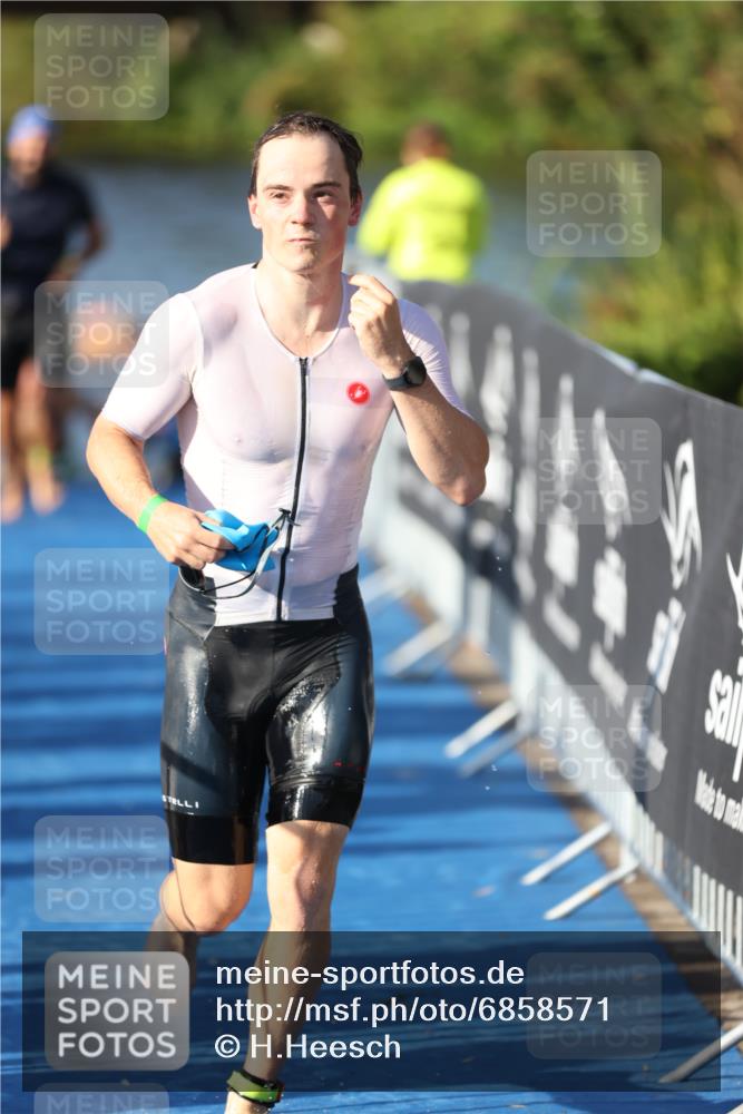 25.08.2024 - Elbe Triathlon Hamburg H.Heesch http://msf.ph/oto/6858571 25.08.2024 09:09:24 Schwimmen 199, 200, 213, 267, 327 meine-sportfotos.de