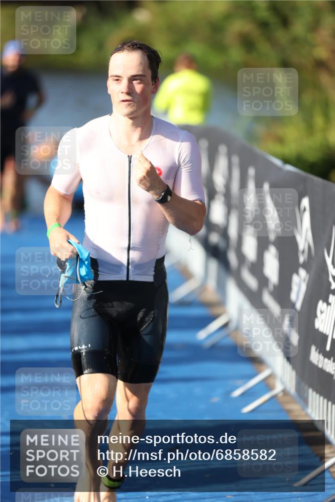 25.08.2024 - Elbe Triathlon Hamburg H.Heesch http://msf.ph/oto/6858582 25.08.2024 09:09:24 Schwimmen 199, 200, 213, 267, 327 meine-sportfotos.de