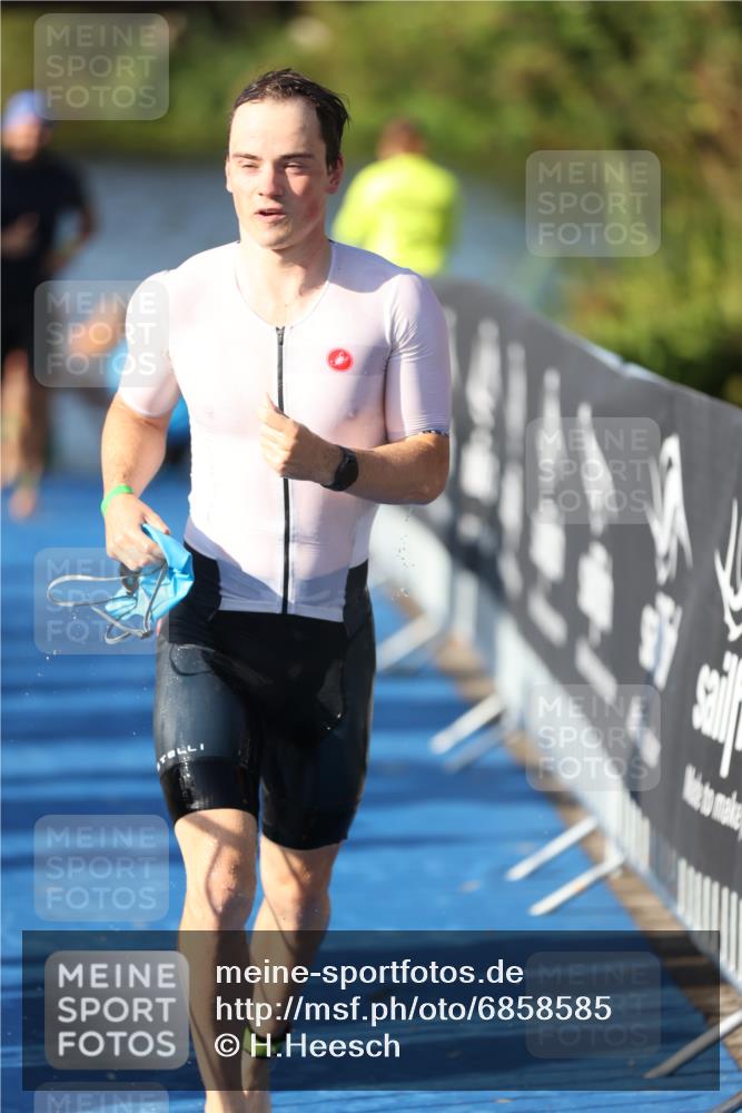 25.08.2024 - Elbe Triathlon Hamburg H.Heesch http://msf.ph/oto/6858585 25.08.2024 09:09:24 Schwimmen 199, 200, 213, 267, 327 meine-sportfotos.de