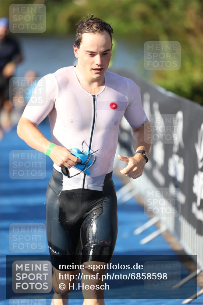 25.08.2024 - Elbe Triathlon Hamburg H.Heesch http://msf.ph/oto/6858598 25.08.2024 09:09:25 Schwimmen 199, 200, 213, 267, 327, 328 meine-sportfotos.de