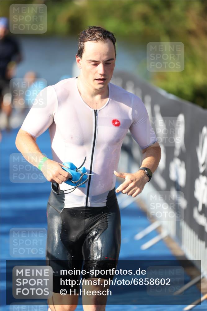 25.08.2024 - Elbe Triathlon Hamburg H.Heesch http://msf.ph/oto/6858602 25.08.2024 09:09:25 Schwimmen 199, 200, 213, 267, 327, 328 meine-sportfotos.de