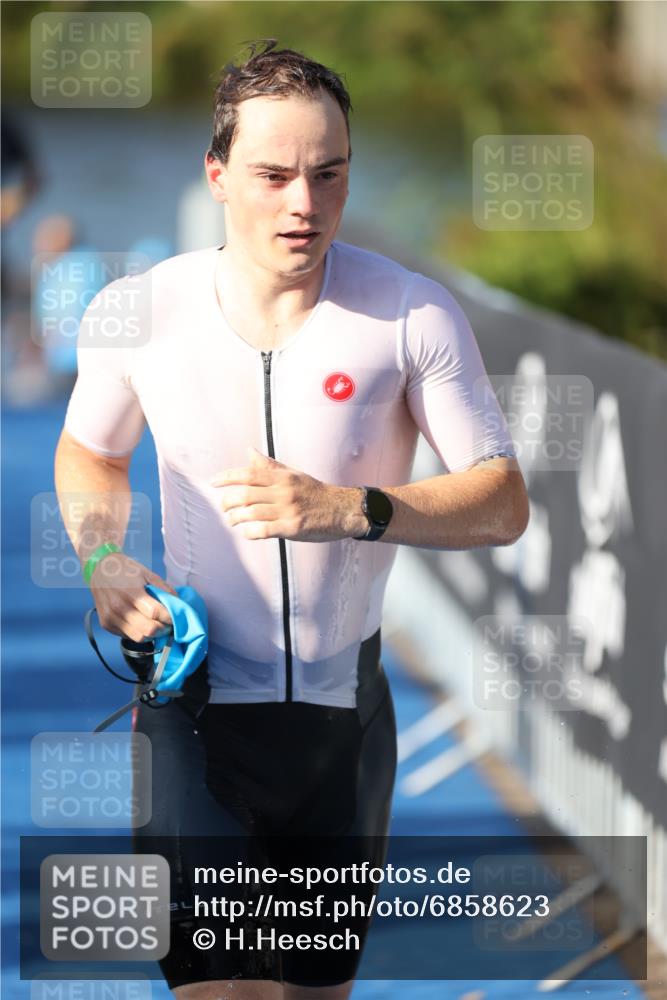 25.08.2024 - Elbe Triathlon Hamburg H.Heesch http://msf.ph/oto/6858623 25.08.2024 09:09:25 Schwimmen 199, 200, 213, 267, 327, 328 meine-sportfotos.de