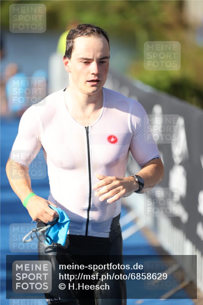 25.08.2024 - Elbe Triathlon Hamburg H.Heesch http://msf.ph/oto/6858629 25.08.2024 09:09:25 Schwimmen 199, 200, 213, 267, 327, 328 meine-sportfotos.de