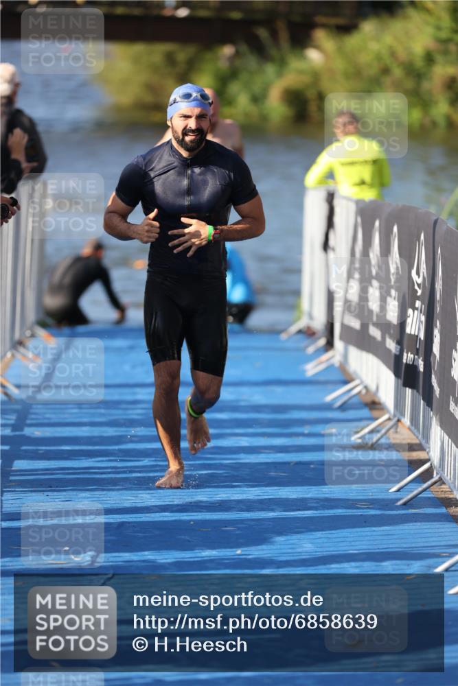 25.08.2024 - Elbe Triathlon Hamburg H.Heesch http://msf.ph/oto/6858639 25.08.2024 09:09:28 Schwimmen 199, 200, 213, 267, 327, 328 meine-sportfotos.de