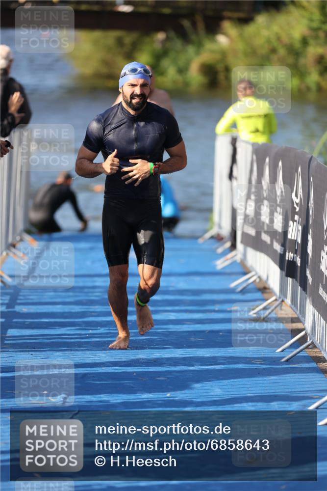 25.08.2024 - Elbe Triathlon Hamburg H.Heesch http://msf.ph/oto/6858643 25.08.2024 09:09:28 Schwimmen 199, 200, 213, 267, 327, 328 meine-sportfotos.de
