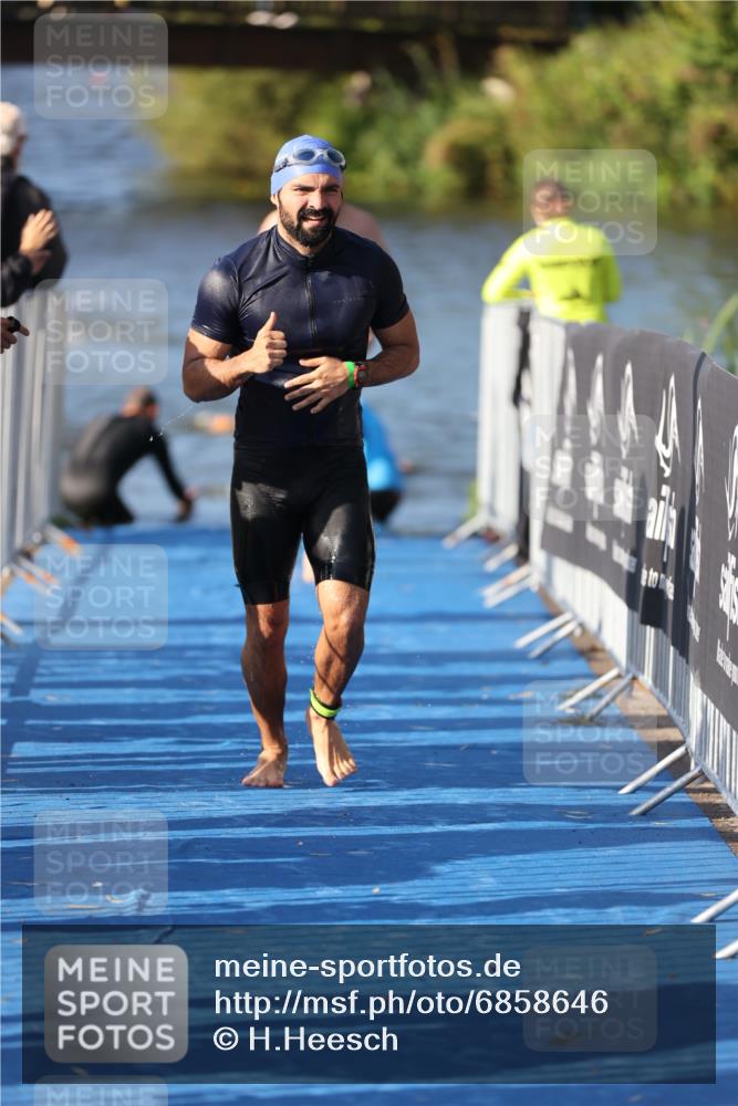25.08.2024 - Elbe Triathlon Hamburg H.Heesch http://msf.ph/oto/6858646 25.08.2024 09:09:28 Schwimmen 199, 200, 213, 267, 327, 328 meine-sportfotos.de