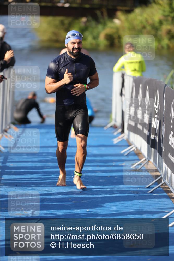 25.08.2024 - Elbe Triathlon Hamburg H.Heesch http://msf.ph/oto/6858650 25.08.2024 09:09:28 Schwimmen 199, 200, 213, 267, 327, 328 meine-sportfotos.de