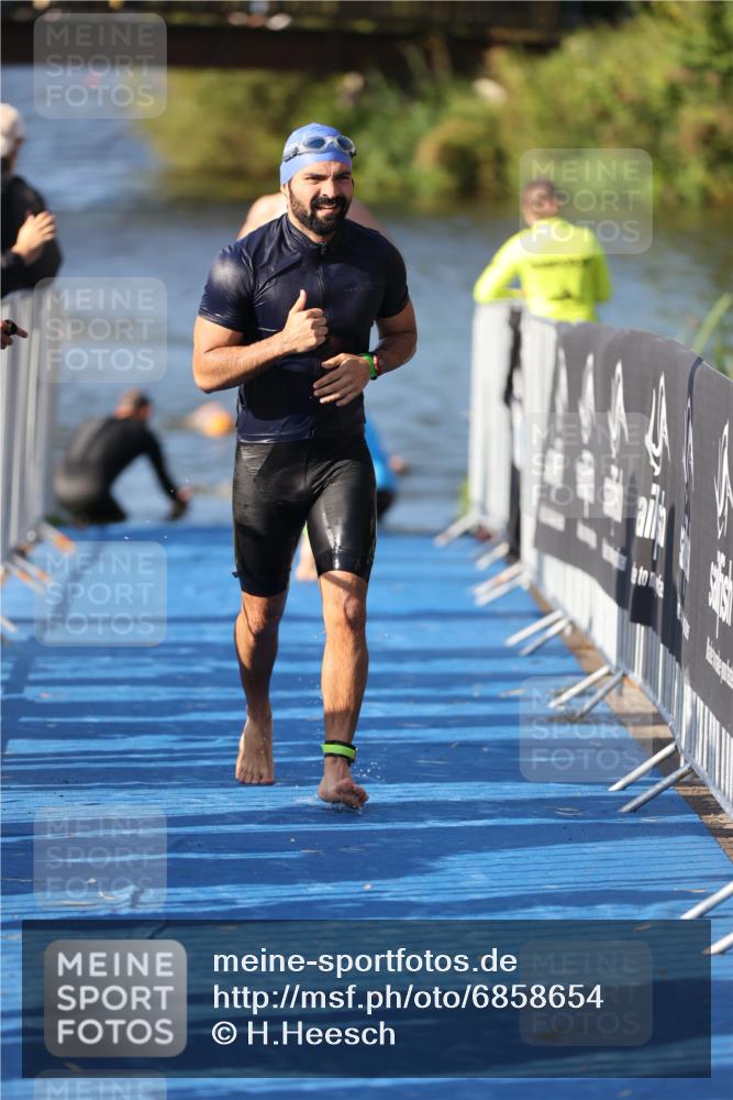 25.08.2024 - Elbe Triathlon Hamburg H.Heesch http://msf.ph/oto/6858654 25.08.2024 09:09:28 Schwimmen 199, 200, 213, 267, 327, 328 meine-sportfotos.de