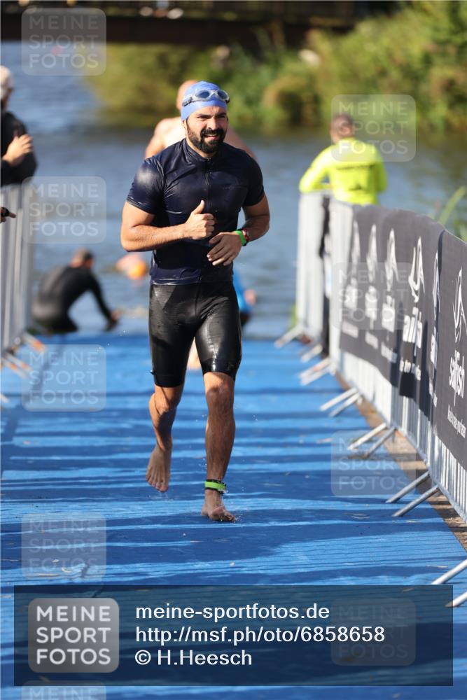 25.08.2024 - Elbe Triathlon Hamburg H.Heesch http://msf.ph/oto/6858658 25.08.2024 09:09:28 Schwimmen 199, 200, 213, 267, 327, 328 meine-sportfotos.de