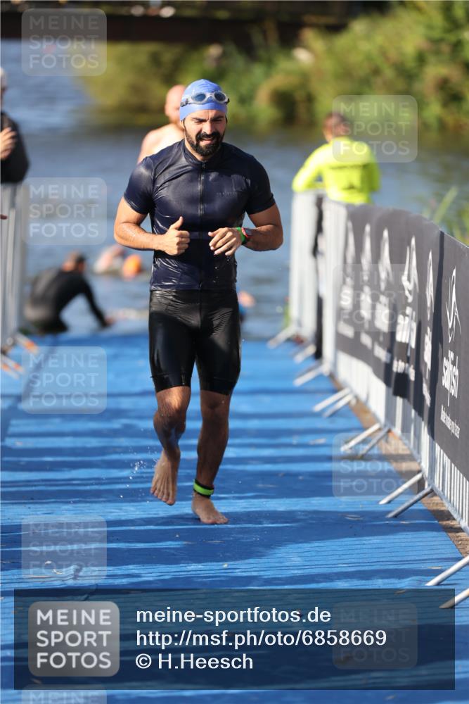 25.08.2024 - Elbe Triathlon Hamburg H.Heesch http://msf.ph/oto/6858669 25.08.2024 09:09:28 Schwimmen 199, 200, 213, 267, 327, 328 meine-sportfotos.de