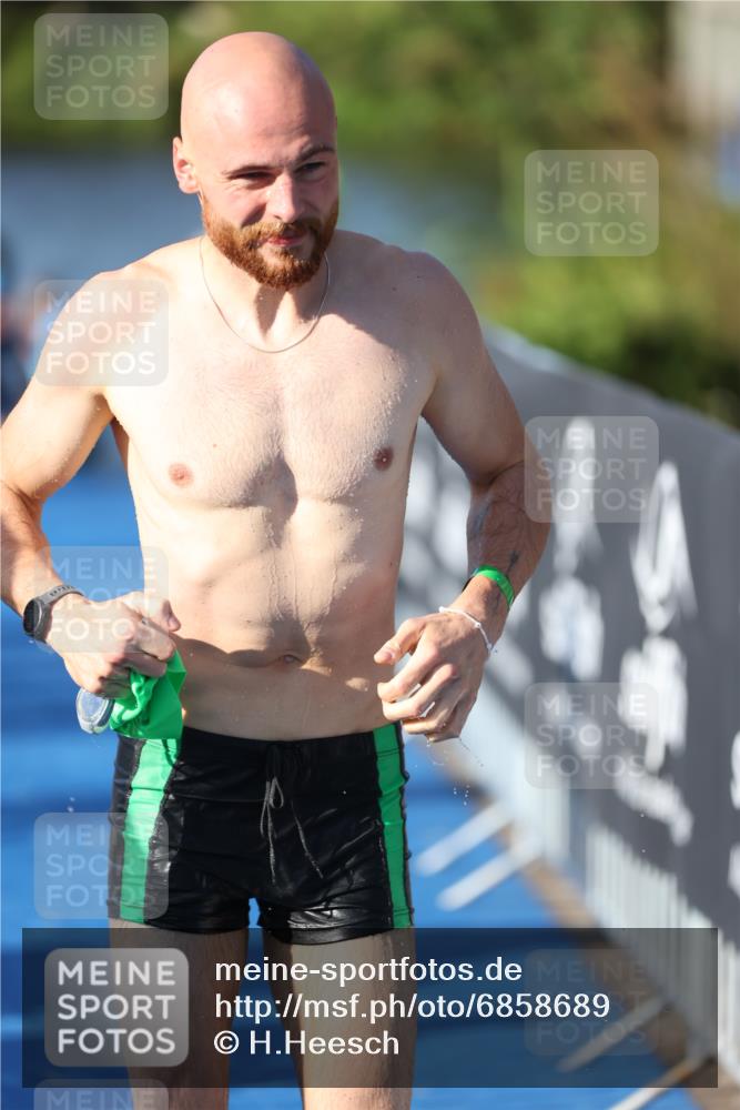 25.08.2024 - Elbe Triathlon Hamburg H.Heesch http://msf.ph/oto/6858689 25.08.2024 09:09:33 Schwimmen 199, 200, 213, 246, 267, 327, 328, 339 meine-sportfotos.de