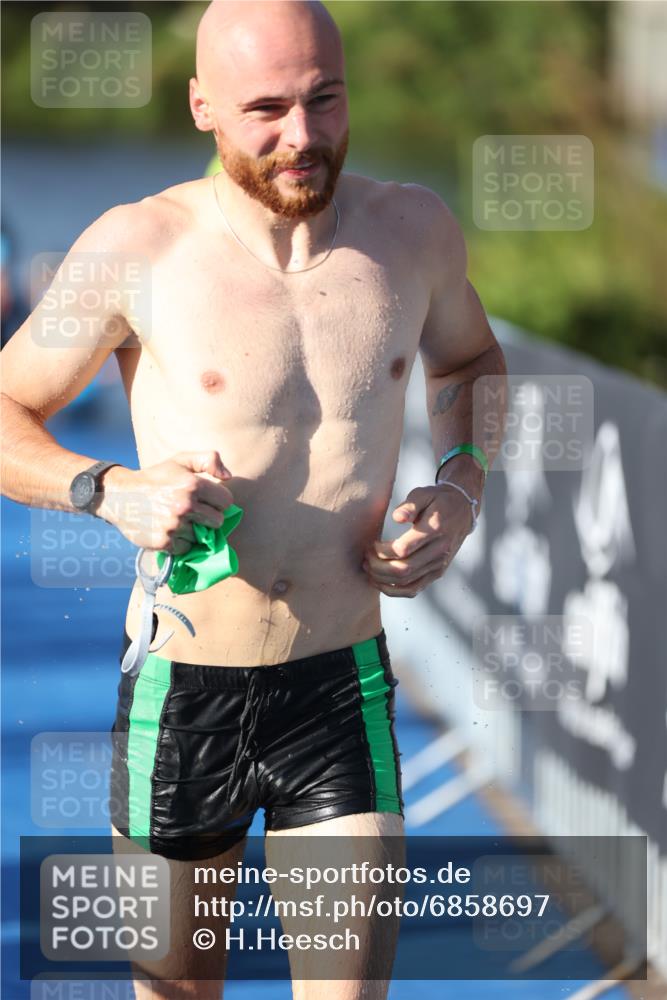 25.08.2024 - Elbe Triathlon Hamburg H.Heesch http://msf.ph/oto/6858697 25.08.2024 09:09:33 Schwimmen 199, 200, 213, 246, 267, 327, 328, 339 meine-sportfotos.de