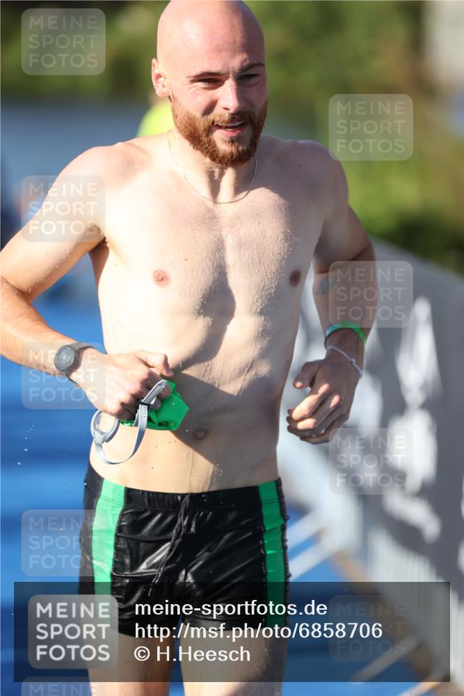 25.08.2024 - Elbe Triathlon Hamburg H.Heesch http://msf.ph/oto/6858706 25.08.2024 09:09:33 Schwimmen 199, 200, 213, 246, 267, 327, 328, 339 meine-sportfotos.de