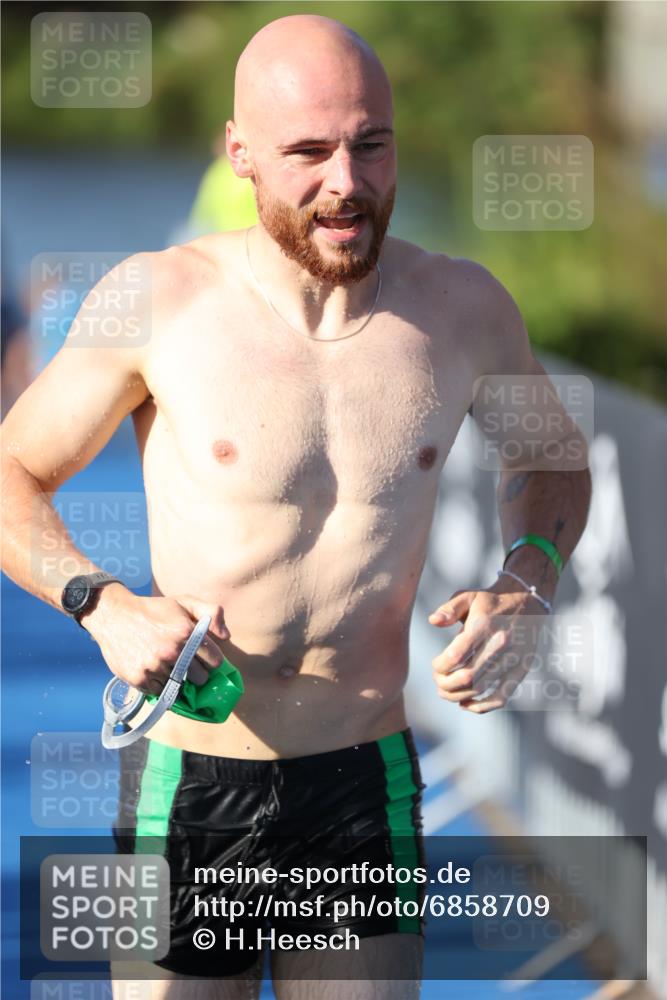25.08.2024 - Elbe Triathlon Hamburg H.Heesch http://msf.ph/oto/6858709 25.08.2024 09:09:33 Schwimmen 199, 200, 213, 246, 267, 327, 328, 339 meine-sportfotos.de