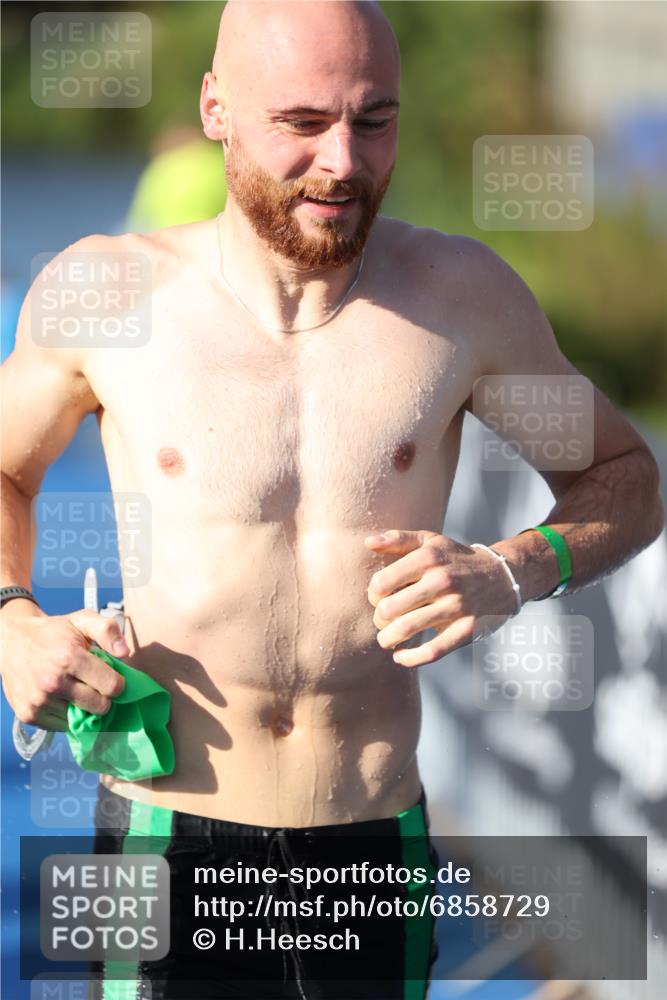 25.08.2024 - Elbe Triathlon Hamburg H.Heesch http://msf.ph/oto/6858729 25.08.2024 09:09:33 Schwimmen 199, 200, 213, 246, 267, 327, 328, 339 meine-sportfotos.de