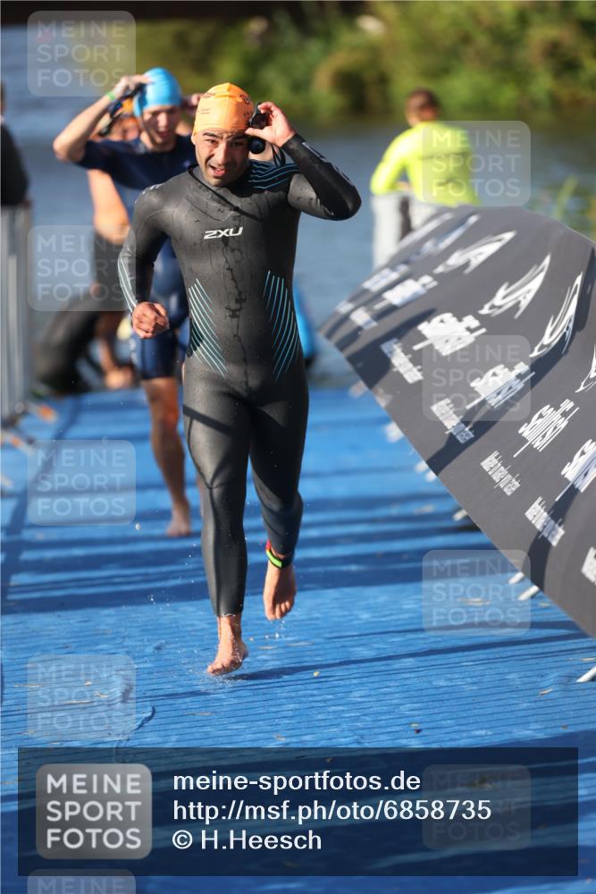 25.08.2024 - Elbe Triathlon Hamburg H.Heesch http://msf.ph/oto/6858735 25.08.2024 09:09:38 Schwimmen 199, 200, 213, 246, 267, 327, 328, 339 meine-sportfotos.de