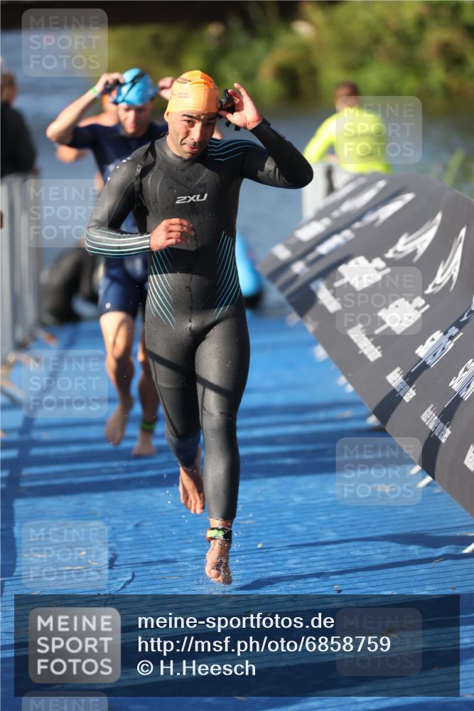 25.08.2024 - Elbe Triathlon Hamburg H.Heesch http://msf.ph/oto/6858759 25.08.2024 09:09:38 Schwimmen 199, 200, 213, 246, 267, 327, 328, 339 meine-sportfotos.de