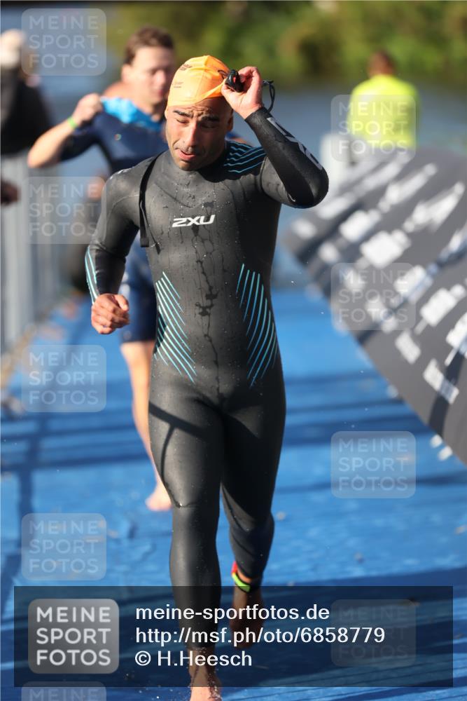 25.08.2024 - Elbe Triathlon Hamburg H.Heesch http://msf.ph/oto/6858779 25.08.2024 09:09:39 Schwimmen 199, 200, 213, 246, 267, 327, 328, 339 meine-sportfotos.de