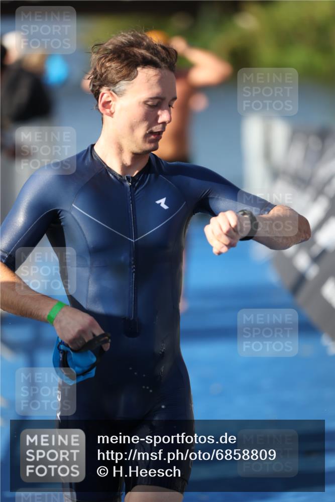25.08.2024 - Elbe Triathlon Hamburg H.Heesch http://msf.ph/oto/6858809 25.08.2024 09:09:41 Schwimmen 199, 200, 213, 246, 267, 327, 328, 339 meine-sportfotos.de