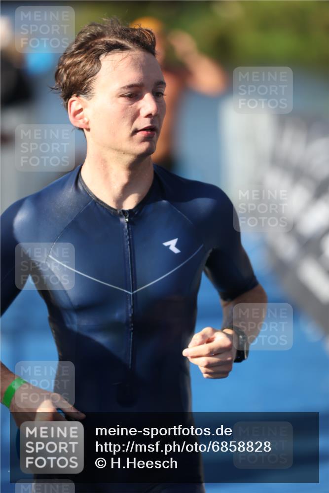 25.08.2024 - Elbe Triathlon Hamburg H.Heesch http://msf.ph/oto/6858828 25.08.2024 09:09:42 Schwimmen 199, 200, 213, 246, 267, 327, 328, 339 meine-sportfotos.de